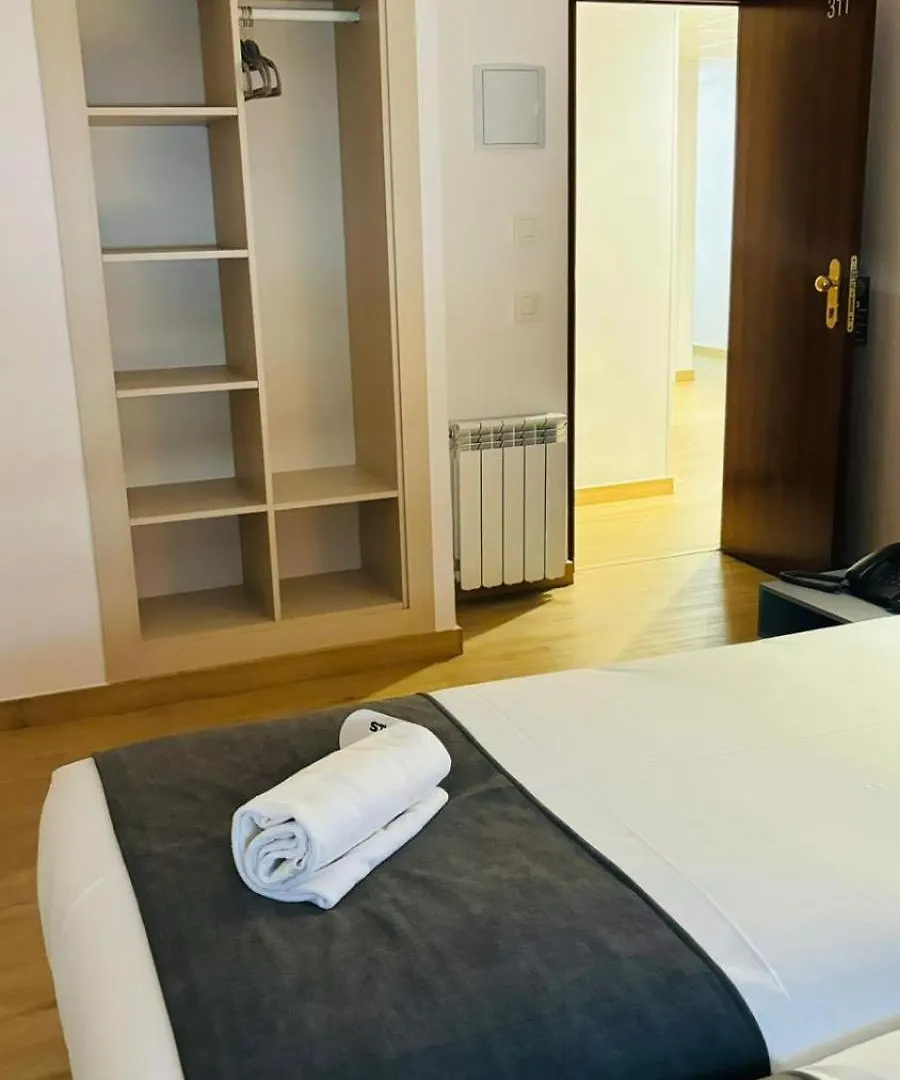 ** בית הארחה ברצלונה Hostal Sans ספרד